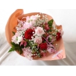 北海道小樽市小樽フラワーの花　ピンク×レッド　カーネーションのふわふわ花束